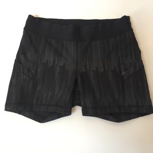 Lululemon what the sport shorts size 6